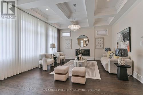 17 Red Giant Street, Richmond Hill, ON - Indoor Photo Showing Living Room