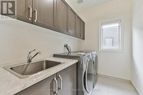 17 Red Giant Street, Richmond Hill, ON - Indoor Photo Showing Laundry Room
