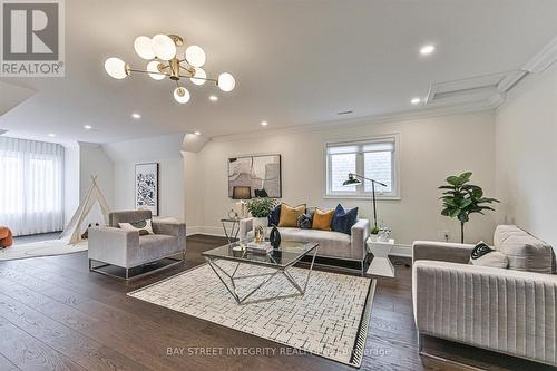 17 Red Giant Street, Richmond Hill, ON - Indoor Photo Showing Living Room