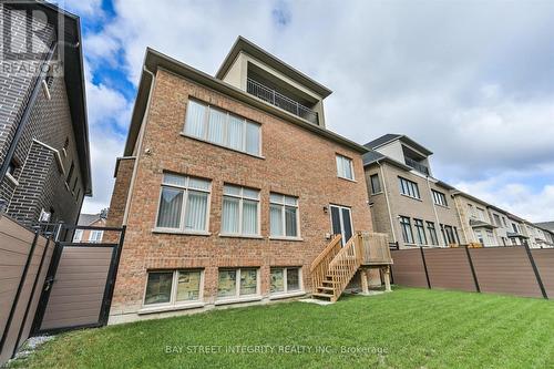17 Red Giant Street, Richmond Hill, ON - Outdoor