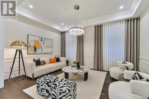 17 Red Giant Street, Richmond Hill, ON - Indoor Photo Showing Living Room