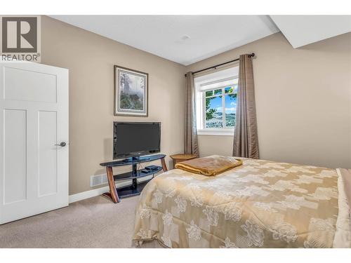 8780 Braeburn Drive, Coldstream, BC - Indoor Photo Showing Bedroom