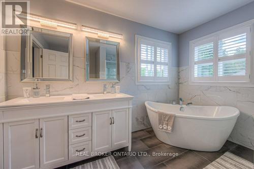 177 Old Maple Boulevard, Guelph/Eramosa, ON - Indoor Photo Showing Bathroom