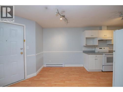 4800 Heritage Drive Unit# 15, Vernon, BC - Indoor Photo Showing Kitchen