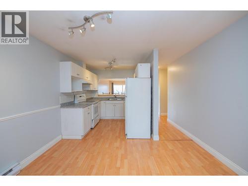 4800 Heritage Drive Unit# 15, Vernon, BC - Indoor Photo Showing Kitchen