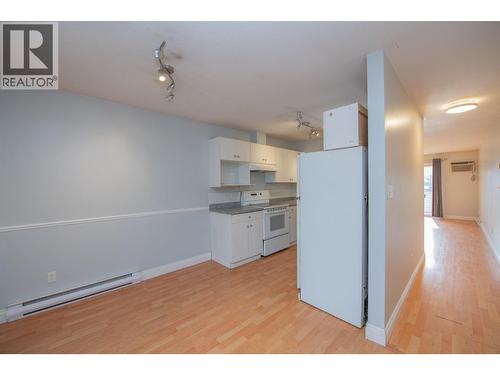 4800 Heritage Drive Unit# 15, Vernon, BC - Indoor Photo Showing Kitchen