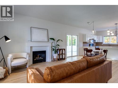 388 Mccarren Avenue, Kelowna, BC - Indoor Photo Showing Living Room With Fireplace