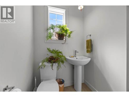 1393 9Th Avenue Unit# 115, Kamloops, BC - Indoor Photo Showing Bathroom