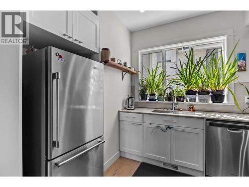 1393 9Th Avenue Unit# 115, Kamloops, BC - Indoor Photo Showing Kitchen With Stainless Steel Kitchen With Double Sink