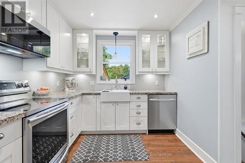 415 Henderson Road, Burlington, ON - Indoor Photo Showing Kitchen With Upgraded Kitchen