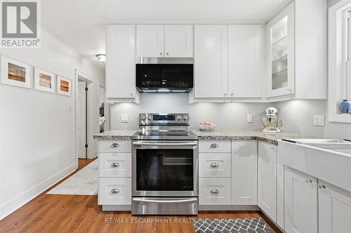 415 Henderson Road, Burlington, ON - Indoor Photo Showing Kitchen With Upgraded Kitchen
