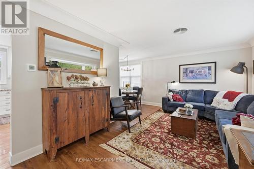 415 Henderson Road, Burlington, ON - Indoor Photo Showing Living Room
