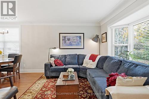 415 Henderson Road, Burlington, ON - Indoor Photo Showing Living Room