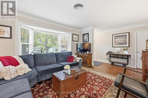 415 Henderson Road, Burlington, ON - Indoor Photo Showing Living Room