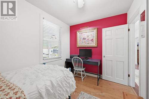 415 Henderson Road, Burlington, ON - Indoor Photo Showing Bedroom