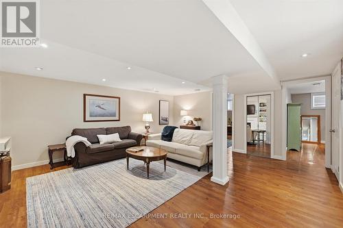 415 Henderson Road, Burlington, ON - Indoor Photo Showing Living Room