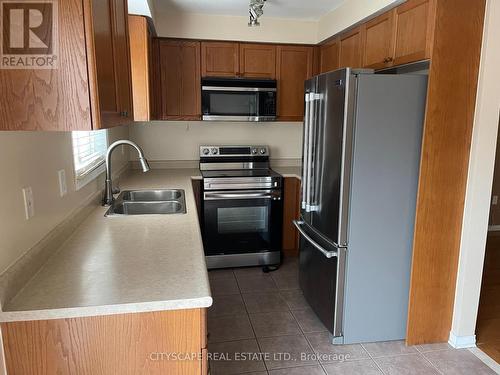 52 Coleridge Drive, Newmarket, ON - Indoor Photo Showing Kitchen With Double Sink