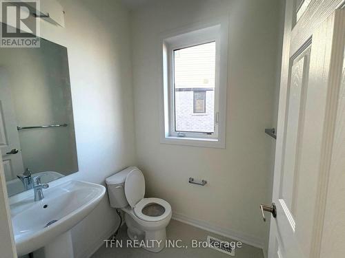 28 Canvas Crescent, Welland, ON - Indoor Photo Showing Bathroom
