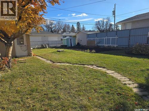 124 10Th Street, Weyburn, SK - Outdoor