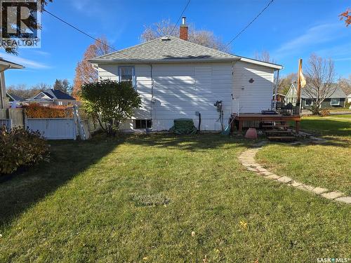 124 10Th Street, Weyburn, SK - Outdoor