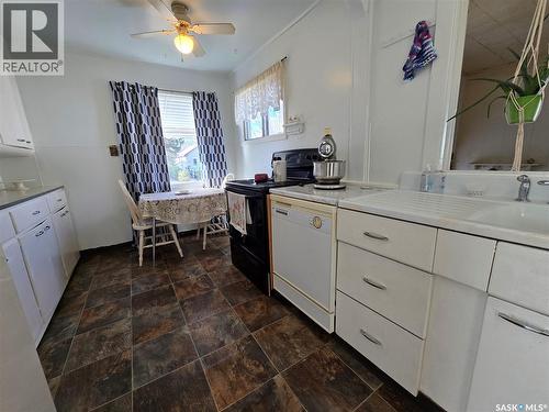 124 10Th Street, Weyburn, SK - Indoor Photo Showing Other Room