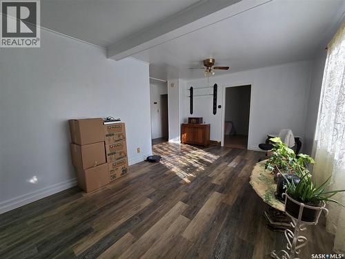 124 10Th Street, Weyburn, SK - Indoor Photo Showing Other Room