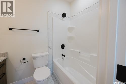 438 Stromberg Crescent, Saskatoon, SK - Indoor Photo Showing Bathroom
