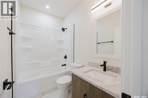 438 Stromberg Crescent, Saskatoon, SK - Indoor Photo Showing Bathroom