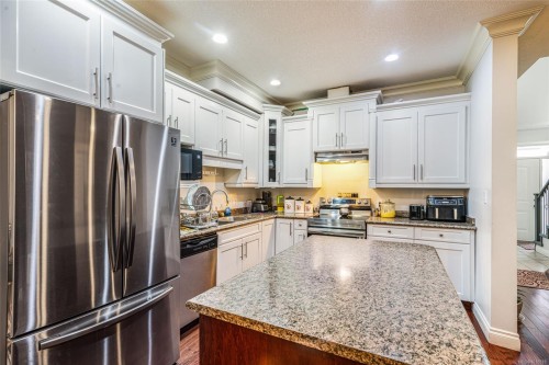101-5186 Dunster Rd, Nanaimo, BC - Indoor Photo Showing Kitchen With Stainless Steel Kitchen With Upgraded Kitchen