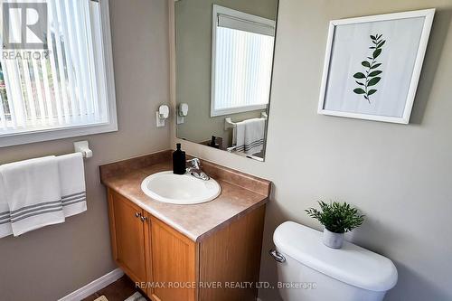 74 Meadow Wood Crescent, Hamilton, ON - Indoor Photo Showing Bathroom