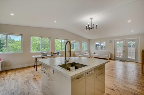 Kitchen - 6481 Rue Morin, Val-Morin, QC - Indoor Photo Showing Kitchen With Double Sink
