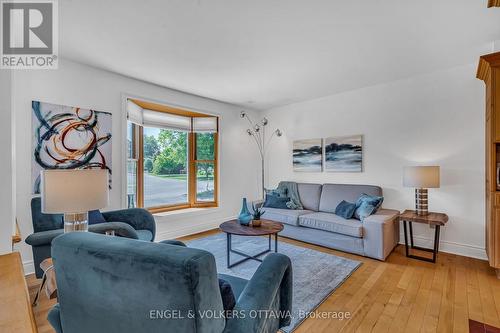 1369 Fontenay Crescent, Ottawa, ON - Indoor Photo Showing Living Room
