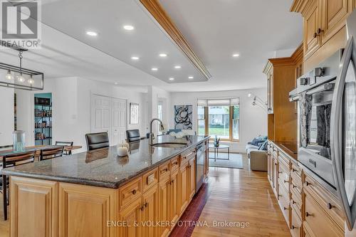 1369 Fontenay Crescent, Ottawa, ON - Indoor Photo Showing Kitchen With Upgraded Kitchen