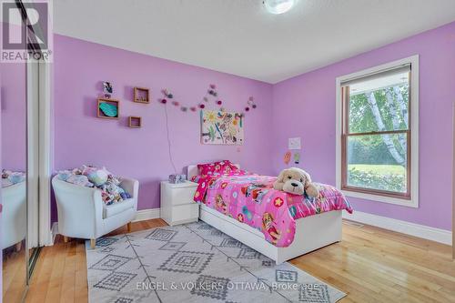 1369 Fontenay Crescent, Ottawa, ON - Indoor Photo Showing Bedroom