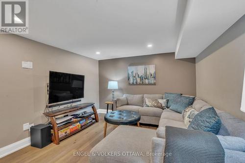 1369 Fontenay Crescent, Ottawa, ON - Indoor Photo Showing Living Room