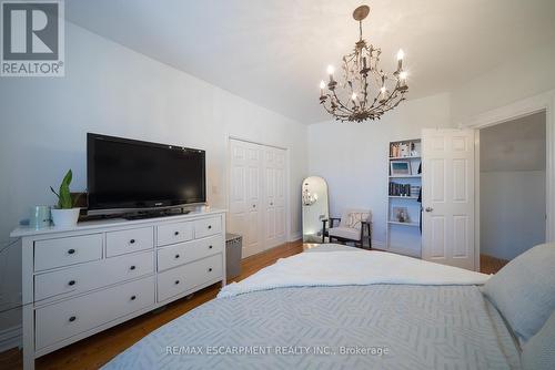 35 Murray Street, Brantford, ON - Indoor Photo Showing Bedroom