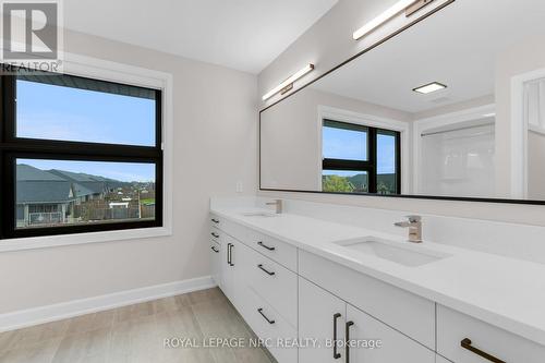 21 Singer Street, Thorold (Hurricane/Merrittville), ON - Indoor Photo Showing Bathroom