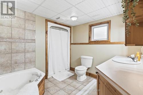1526 Curry Road, Dysart Et Al (Harburn), ON - Indoor Photo Showing Bathroom