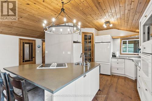 1526 Curry Road, Dysart Et Al (Harburn), ON - Indoor Photo Showing Kitchen