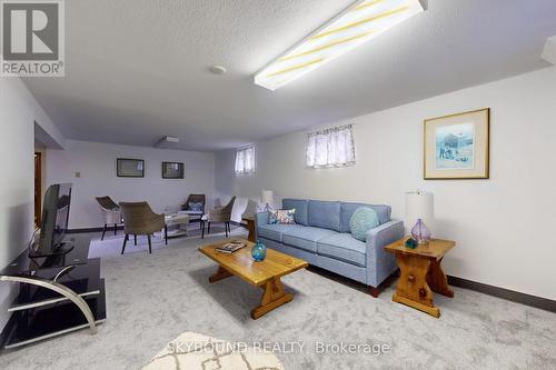 139 Tower Drive, Toronto, ON - Indoor Photo Showing Living Room