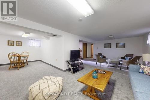 139 Tower Drive, Toronto, ON - Indoor Photo Showing Living Room