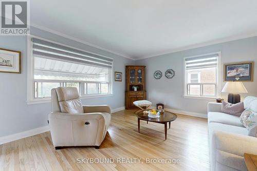 139 Tower Drive, Toronto, ON - Indoor Photo Showing Living Room