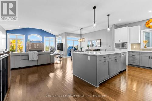 579 Baie-Des-Castors Street, Ottawa, ON - Indoor Photo Showing Kitchen