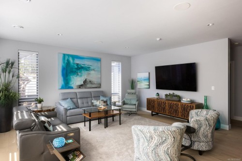 4673 Boulderwood Dr, Saanich, BC 