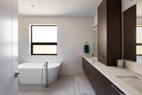 4673 Boulderwood Dr, Saanich, BC 