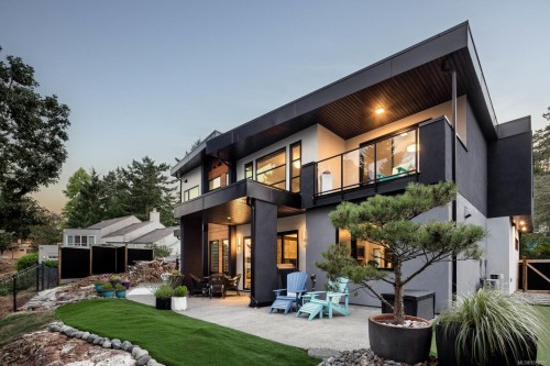 4673 Boulderwood Dr, Saanich, BC 