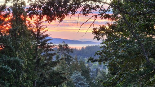 4673 Boulderwood Dr, Saanich, BC 