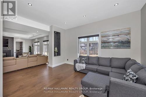 595 Shoreway Drive, Ottawa, ON - Indoor Photo Showing Living Room