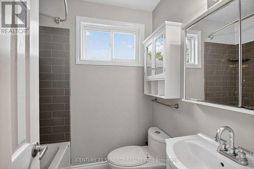 928 Meadowlands Drive, Ottawa, ON - Indoor Photo Showing Bathroom