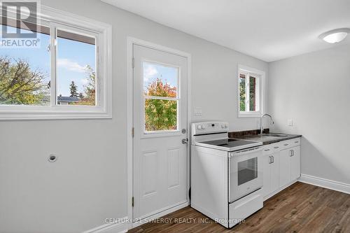 928 Meadowlands Drive, Ottawa, ON - Indoor Photo Showing Kitchen